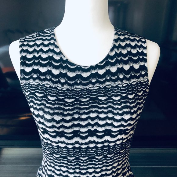 BCBG MaxAzria Sleeveless Peplum Knit Top Size S - Picture 3 of 5